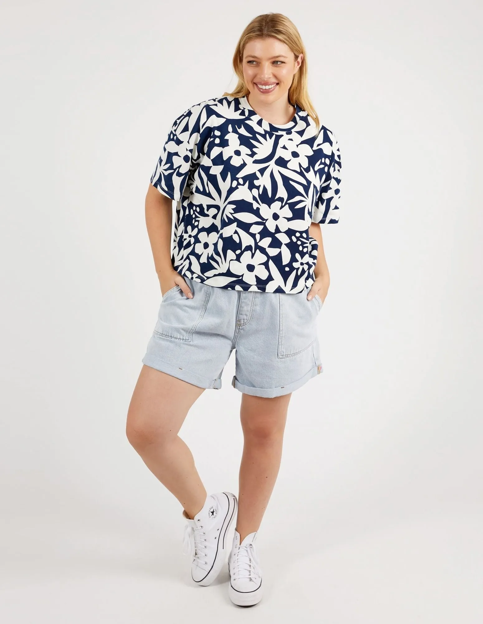 Stencil Floral Tee - Naval Blue Floral