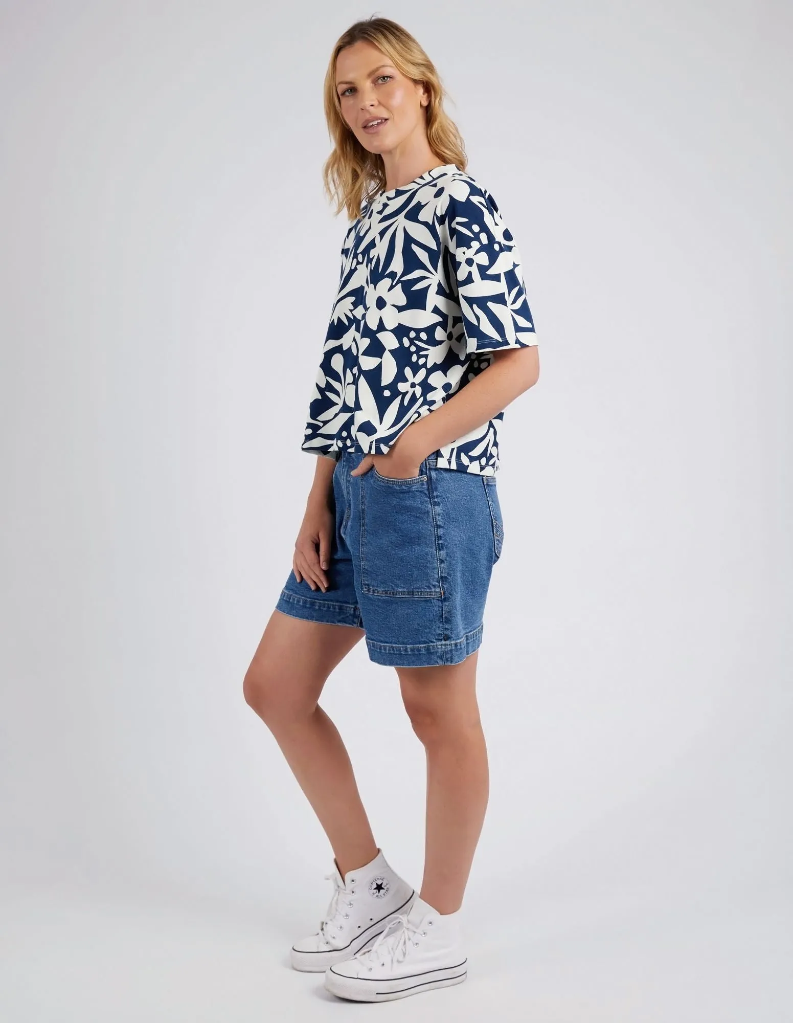 Stencil Floral Tee - Naval Blue Floral