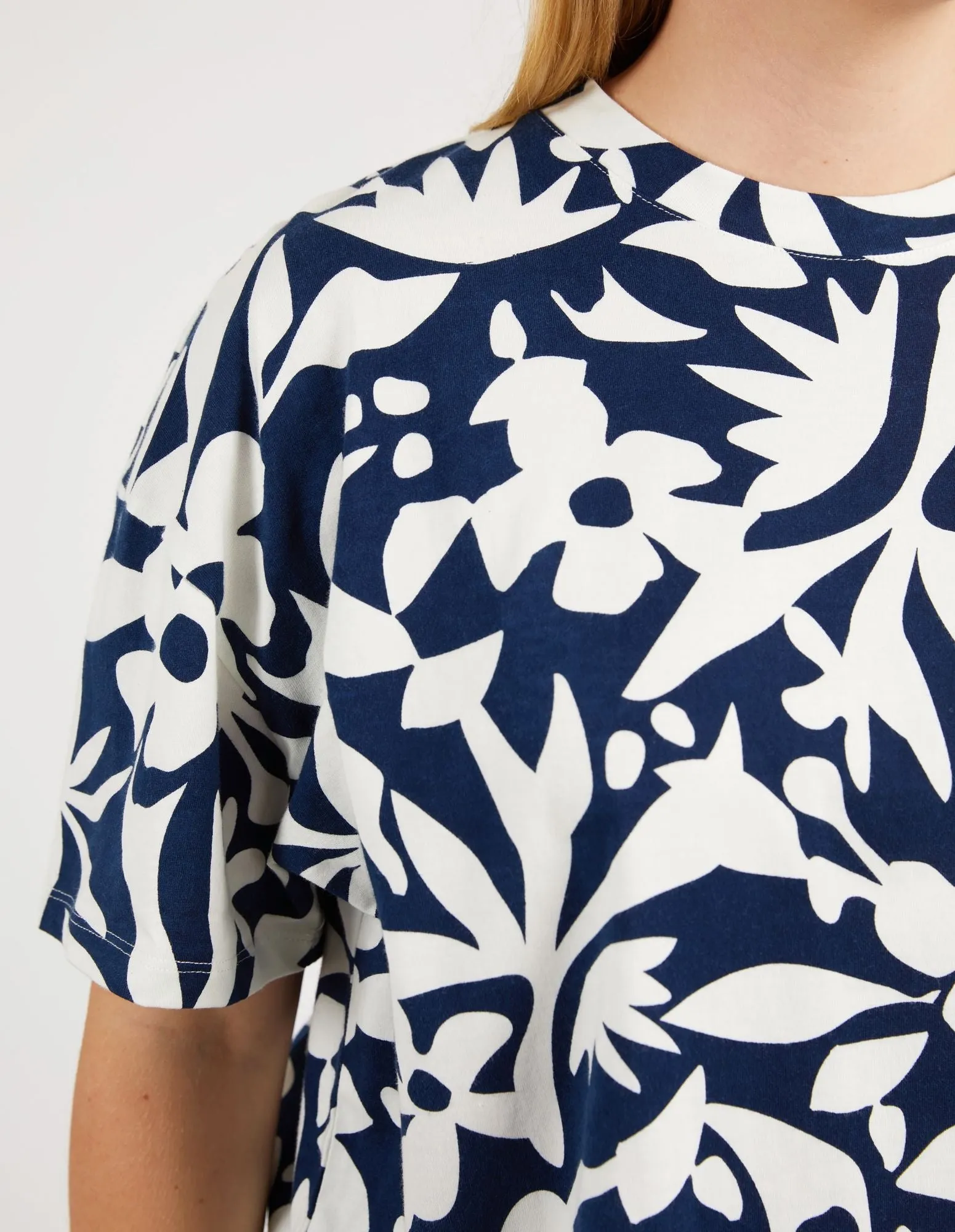Stencil Floral Tee - Naval Blue Floral